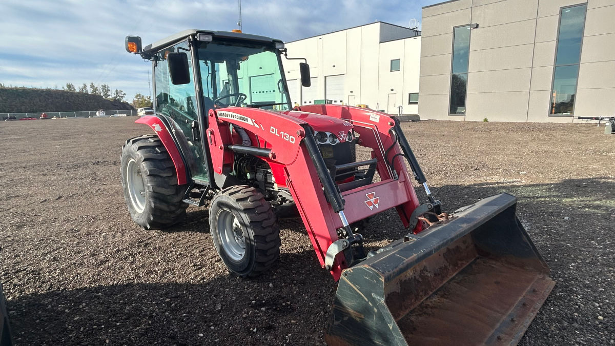 2009 Massey Ferguson 1652 Tractor