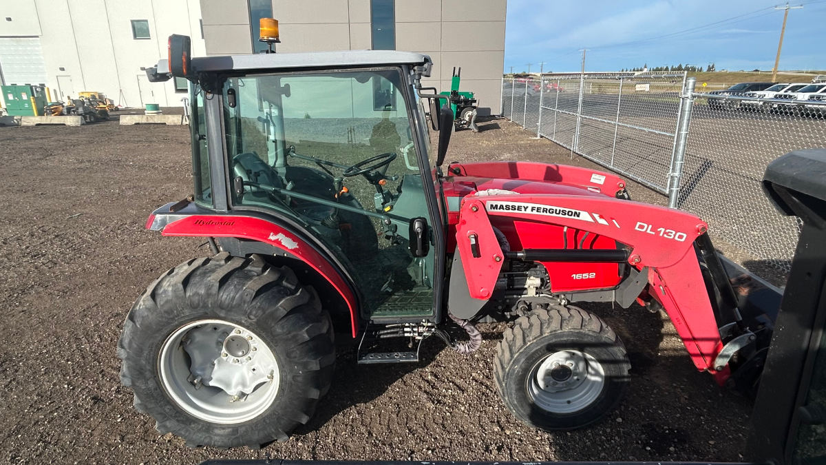 2009 Massey Ferguson 1652 Tractor
