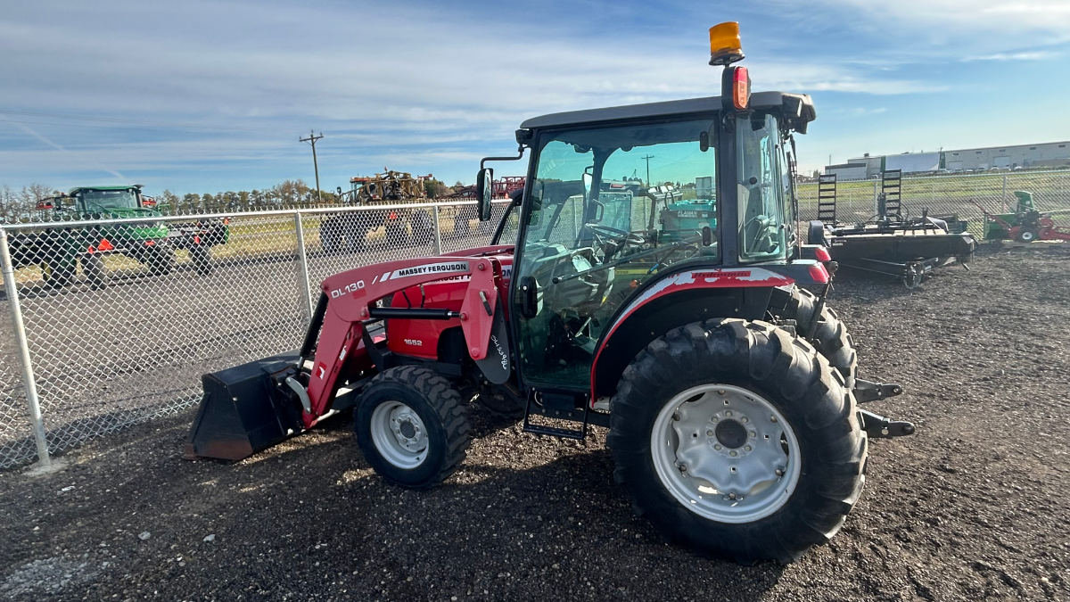 2009 Massey Ferguson 1652 Tractor