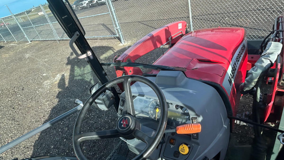 2009 Massey Ferguson 1652 Tractor