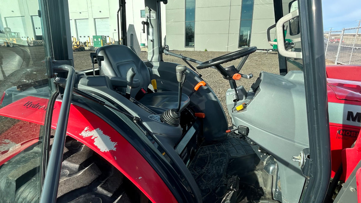2009 Massey Ferguson 1652 Tractor