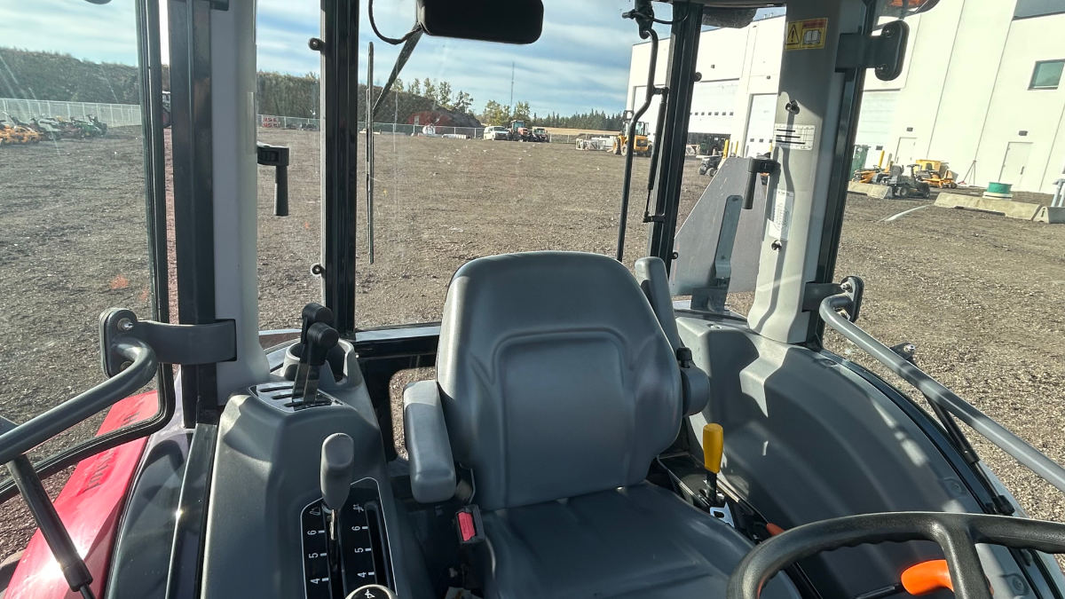 2009 Massey Ferguson 1652 Tractor