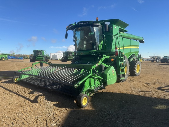 2012 John Deere S670 Combine
