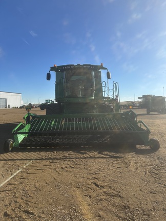 2012 John Deere S670 Combine