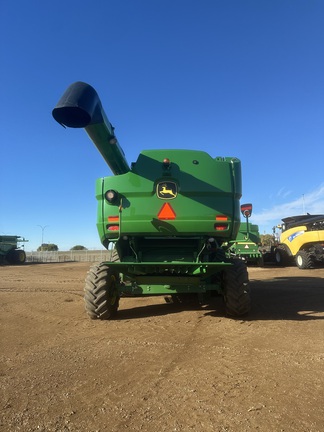 2012 John Deere S670 Combine