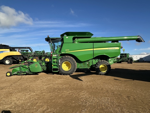 2012 John Deere S670 Combine