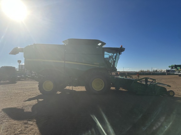 2012 John Deere S670 Combine