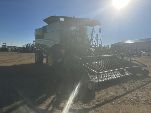 2012 John Deere S670 Combine
