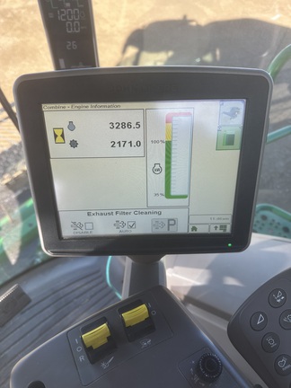 2012 John Deere S670 Combine