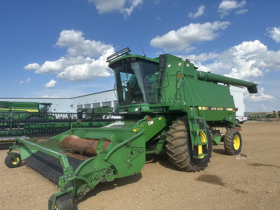 1995 John Deere 9600 Combine