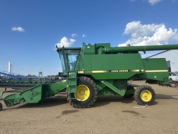 1995 John Deere 9600 Combine