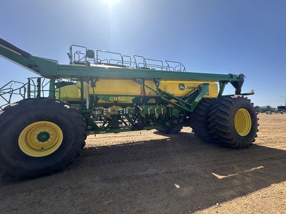 2021 John Deere P556 & C850 Air Seeder