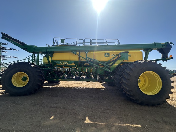 2021 John Deere P556 & C850 Air Seeder