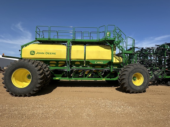 2021 John Deere P556 & C850 Air Seeder