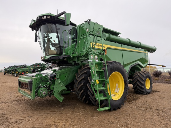 2022 John Deere X9 1100 Combine