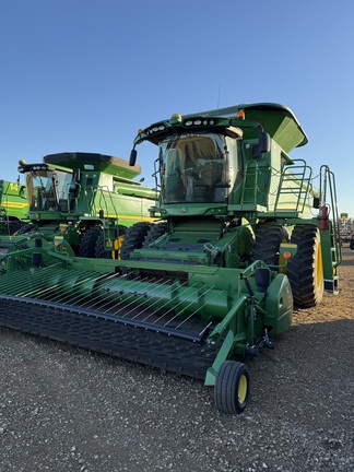 2012 John Deere S680 Combine