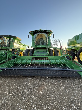 2012 John Deere S680 Combine