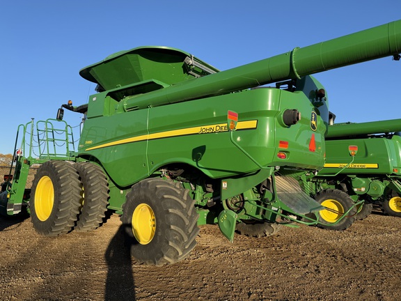2012 John Deere S680 Combine