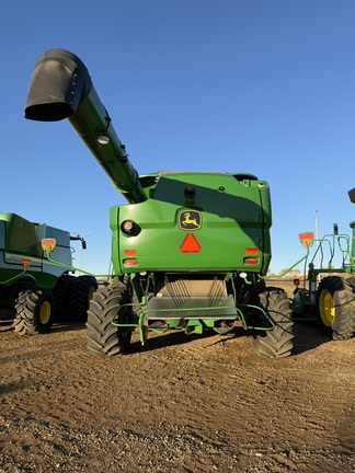 2012 John Deere S680 Combine