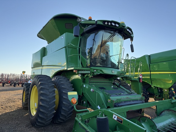 2012 John Deere S680 Combine
