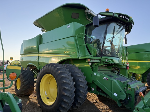 2012 John Deere S680 Combine