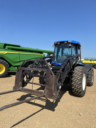 2014 New Holland TV6070 Tractor 4WD