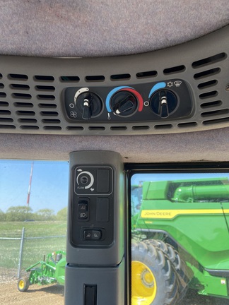 2014 New Holland TV6070 Tractor 4WD