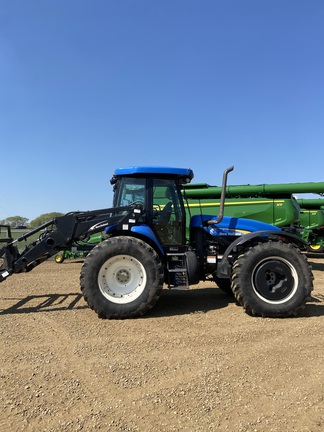 2014 New Holland TV6070 Tractor 4WD