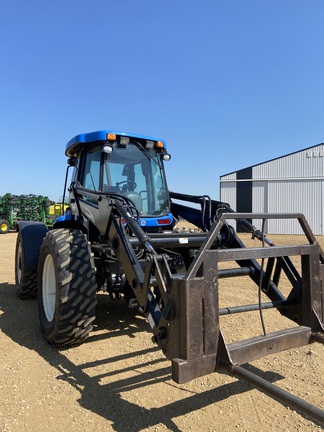 2014 New Holland TV6070 Tractor 4WD