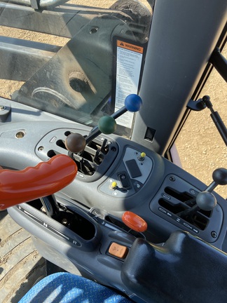 2014 New Holland TV6070 Tractor 4WD