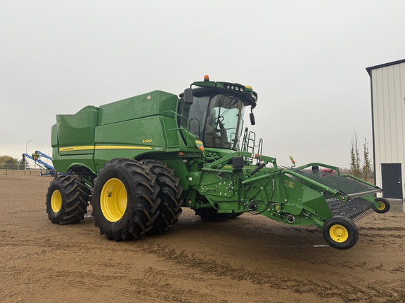 2017 John Deere S680 Combine