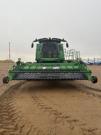 2017 John Deere S680 Combine