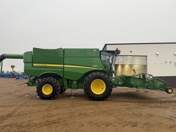 2017 John Deere S680 Combine