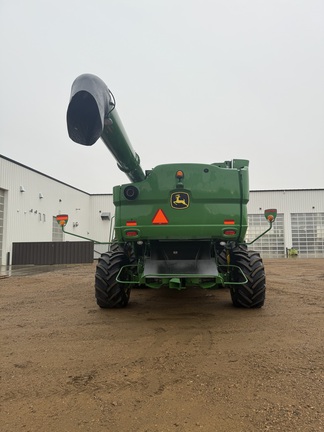 2017 John Deere S680 Combine