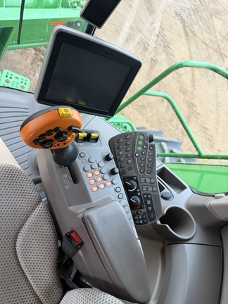 2017 John Deere S680 Combine