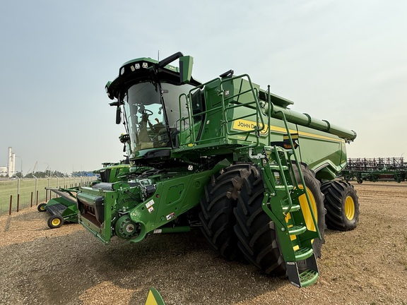 2025 John Deere X9 1000 Combine