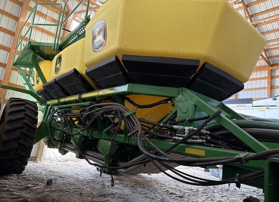 2010 John Deere 1830 Air Seeder