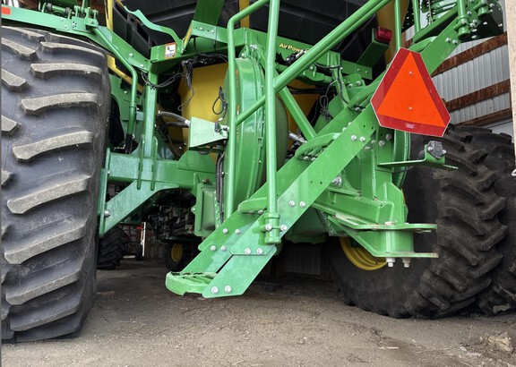 2010 John Deere 1830 Air Seeder