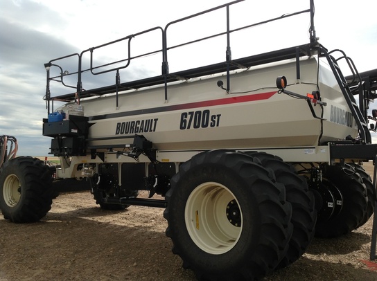 2013 Bourgault 3710 Air Seeder