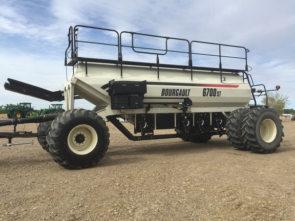 2013 Bourgault 3710 Air Seeder