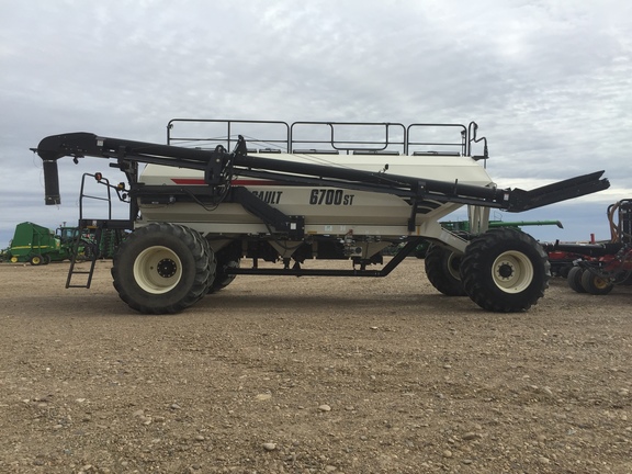 2013 Bourgault 3710 Air Seeder