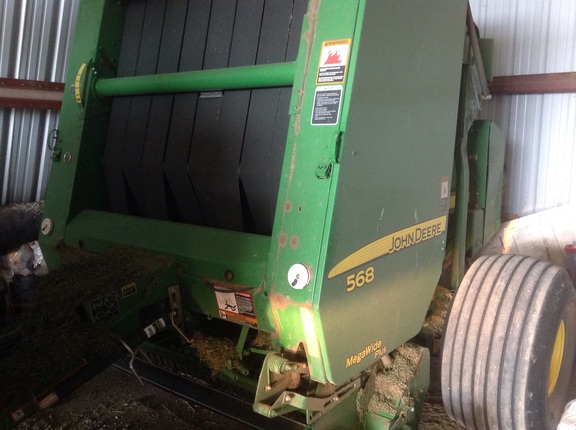 2011 John Deere 568 Baler/Round