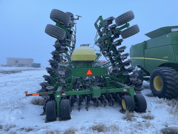 2017 John Deere 1890 Air Seeder