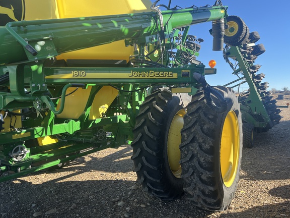 2017 John Deere 1890 Air Seeder