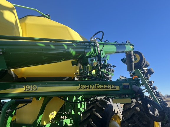 2017 John Deere 1890 Air Seeder