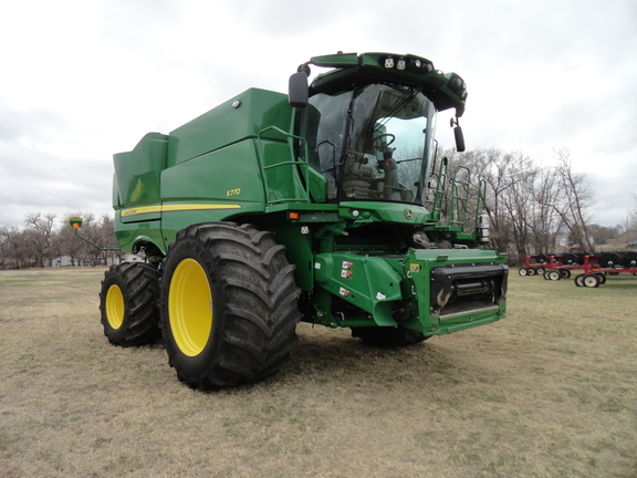 2024 John Deere S770 Combine