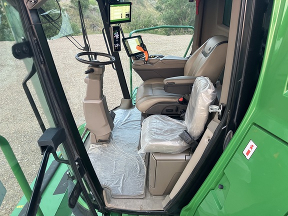 2024 John Deere X9 1000 Combine