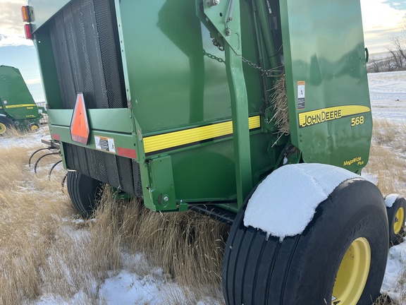 2010 John Deere 568 Baler/Round