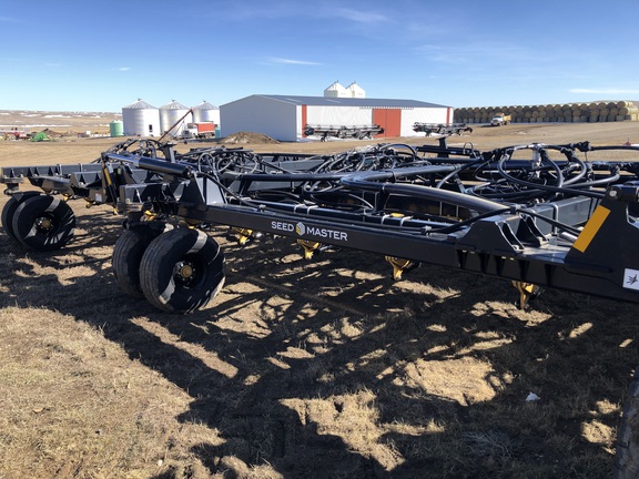 2016 Seed Master 8012 / Nova 780 Air Seeder