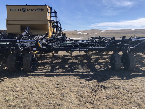 2016 Seed Master 8012 / Nova 780 Air Seeder